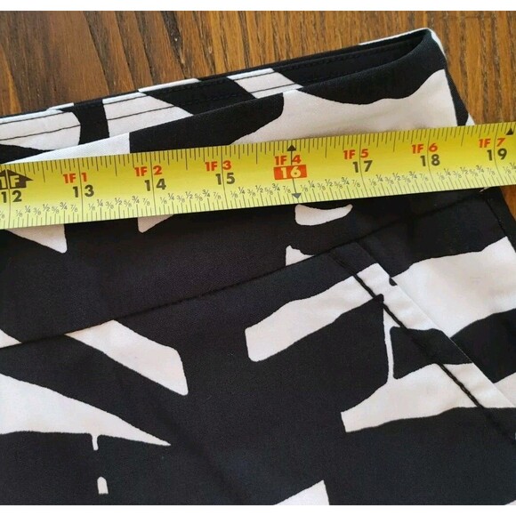 Westbound Geometric Black/White Ladies Shorts 18 Pull-on EC - Picture 7 of 10